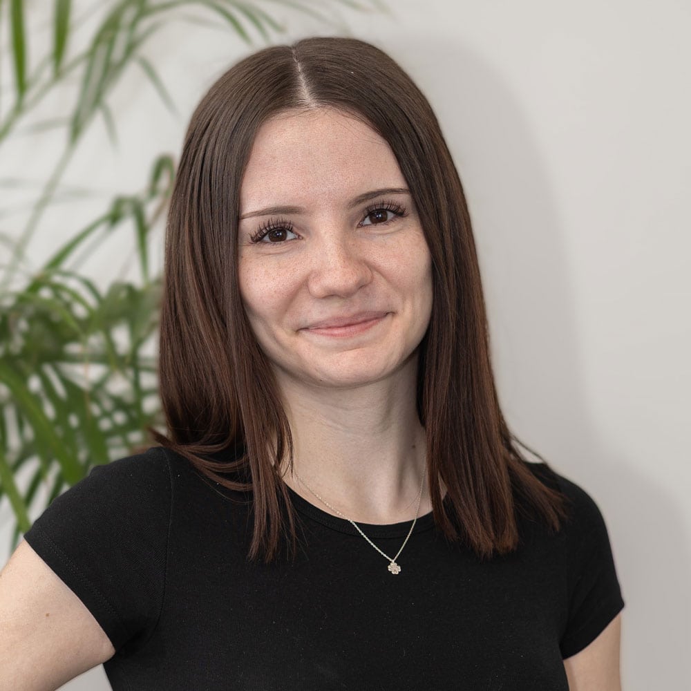 Team 9 Jenna Meyer - Mitarbeiterin im HR Team